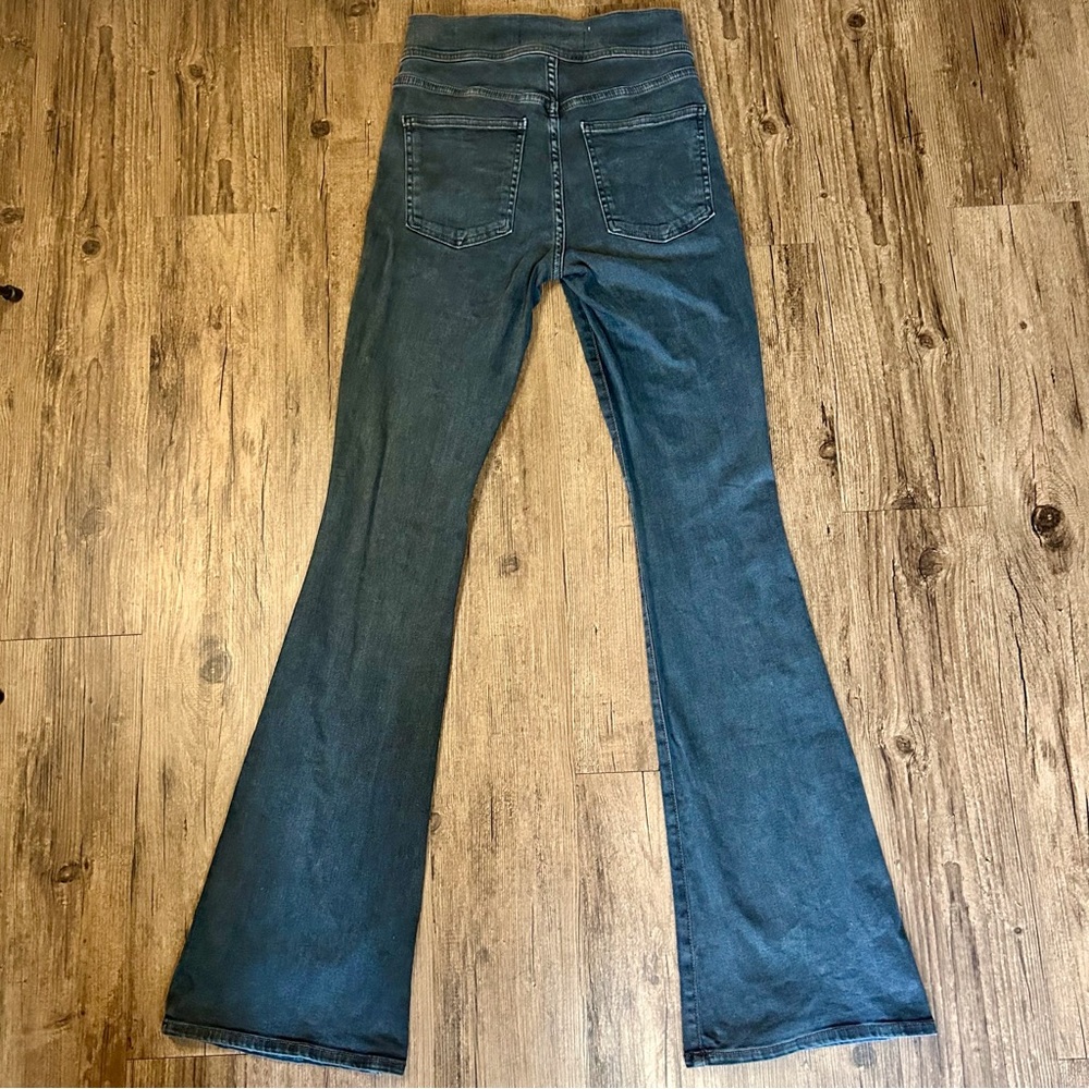 Veronica Beard Beverly Skinny Flare Jeans - Picture 12 of 12